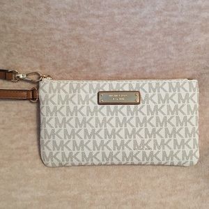 MK Vanilla Medium Wristlet